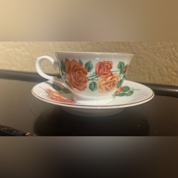 JUNE Vintage AVON 1991 ‘Blossoms of the Month’ JUNE Roses Teacup & Saucer - Picture 8 of 8